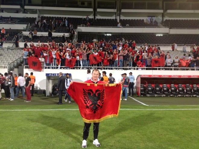 (Italiano) Qualificazione ai Mondiali vicina per l’Albania, De Biasi scrive ai suoi giocatori: “Potete fare la storia